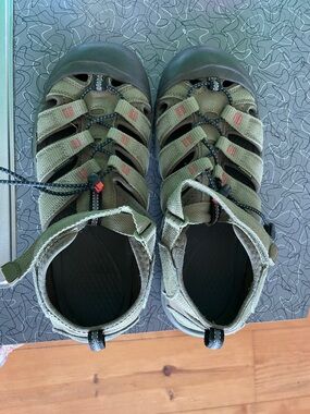 Boys Olive Green Keen Sandals Size 6